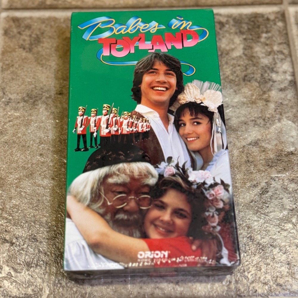 Babes in Toyland VHS 1986 Drew Barrymore Keanu Reeves Orion Home Video 4728 NEW